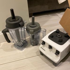 Brand new in box vitamix vm0103 blender